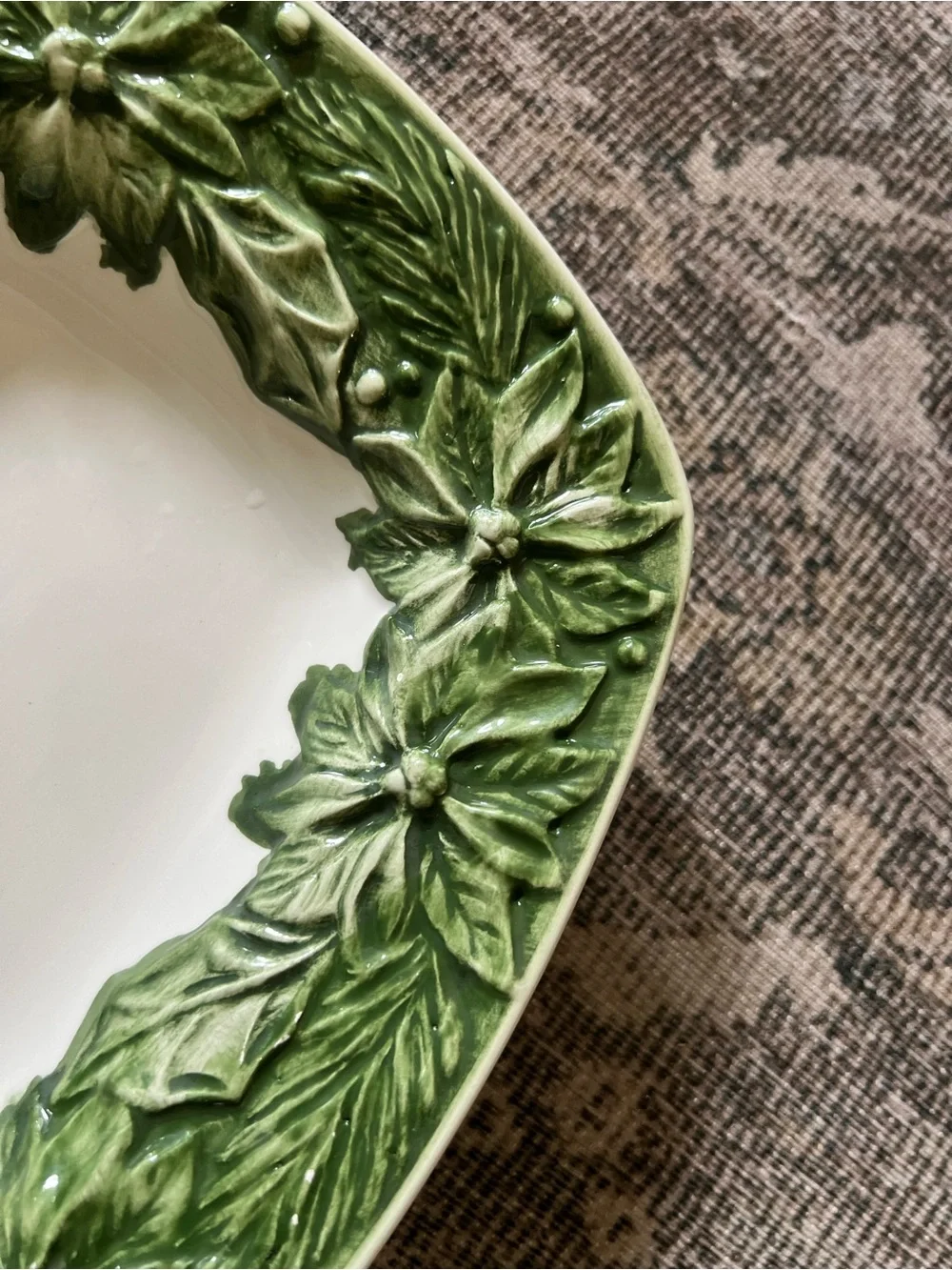 I Patrizi Ceramiche da Tavola Green Poinsettia Embossed Serving Dish Italy 12x9”